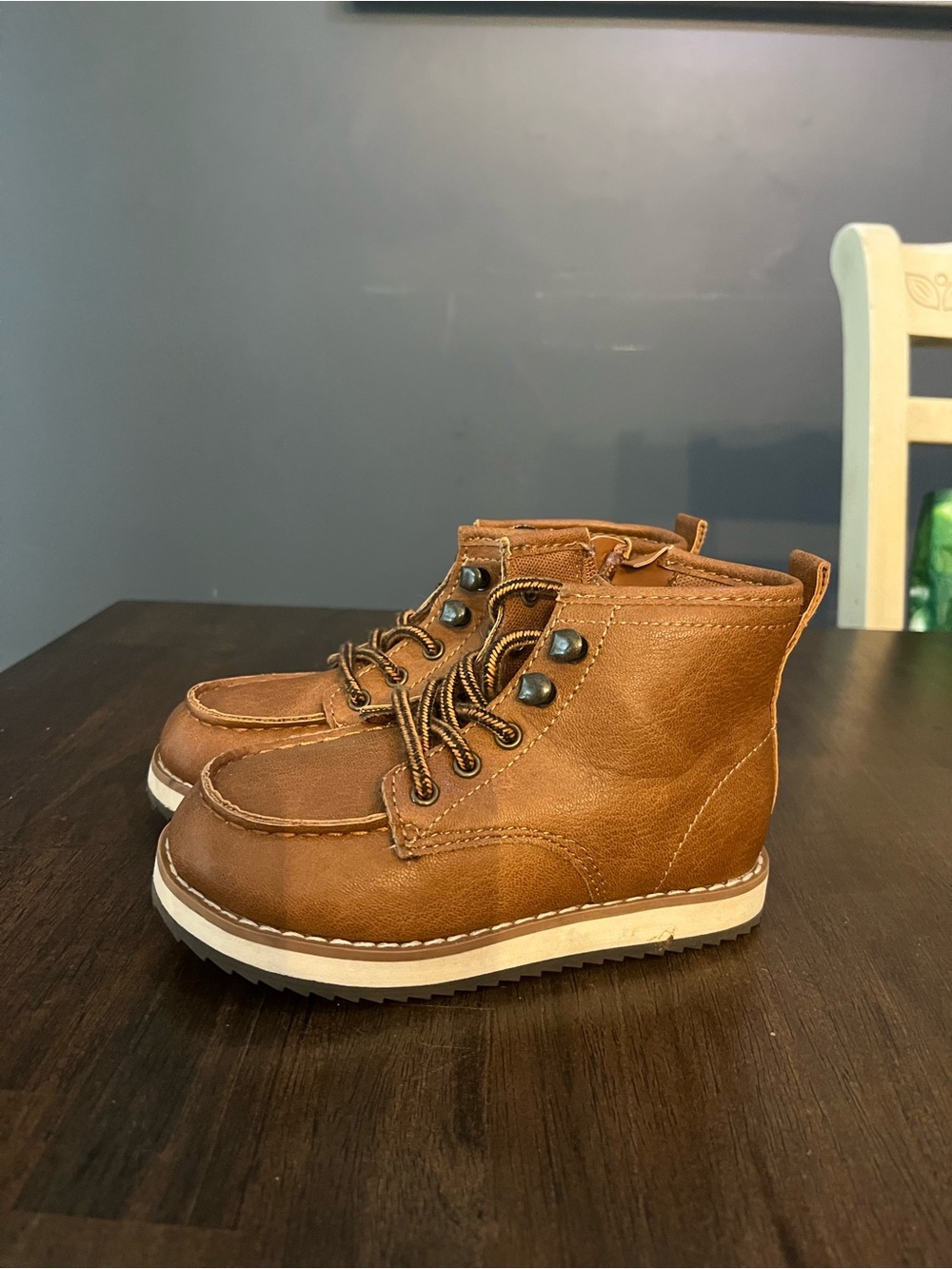GAP Toddler boys size 9. Tan leather look Lace-Up Boots